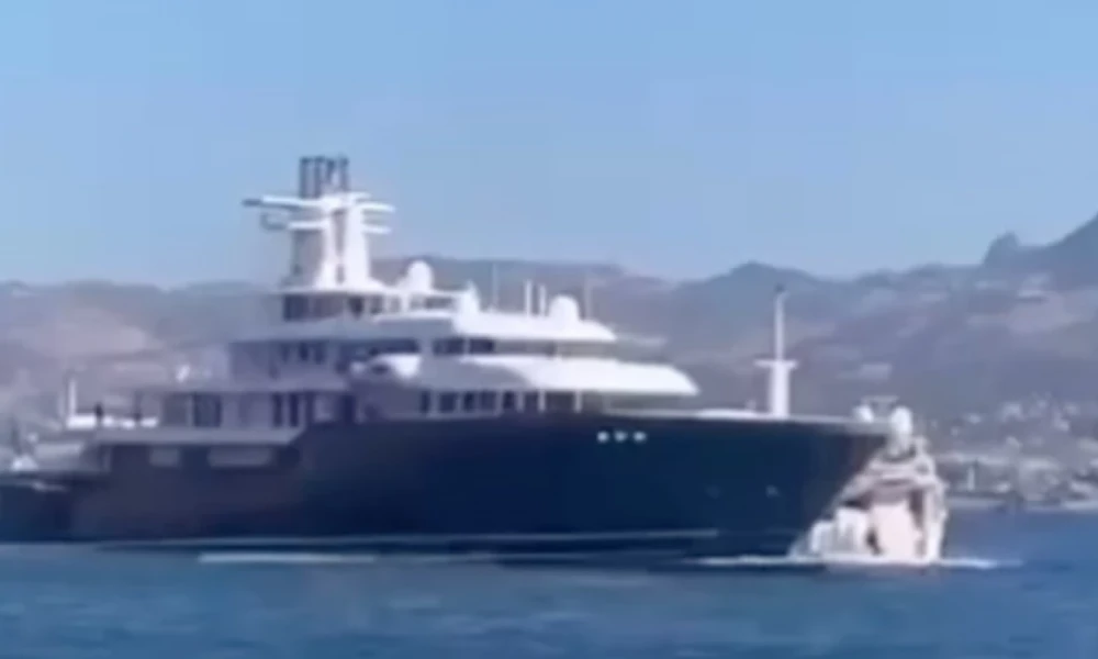 Αλικαρνασσός: Η στιγμή που πολυτελές γιοτ εμβολίζει σκάφος (βίντεο)
